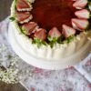 Backset: Erdbeersahne-Torte -Lebensmittelgeschäft 033f0eef990592ff6a8e95b7bf5e9c04