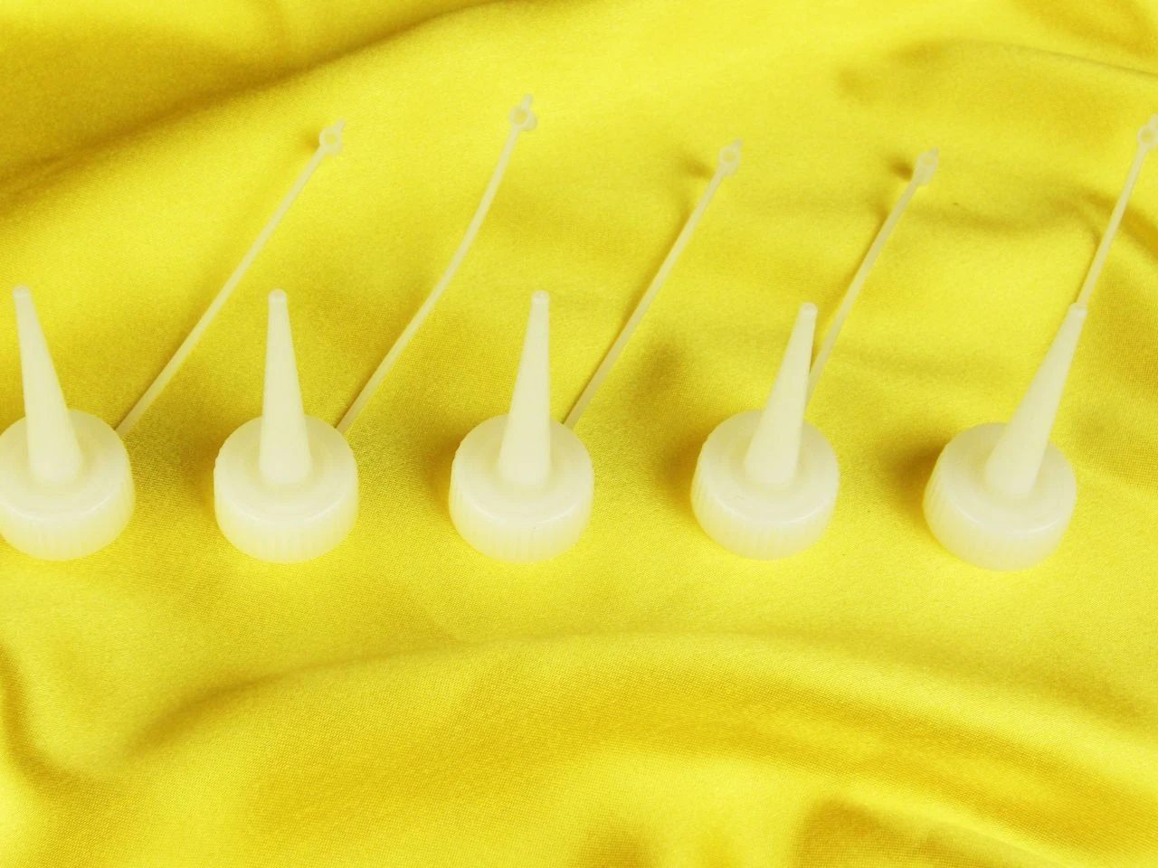 Spritzflaschen-Ersatz-Verschlüsse, Weiß, PVC, 5 Stück 3 Spritzflaschen-Ersatz-Verschlüsse, Weiß, PVC, 5 Stück