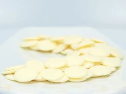 CARMA: White Nuit Blanche 37 %, Weiße Edel-Kuvertüre, 250 G