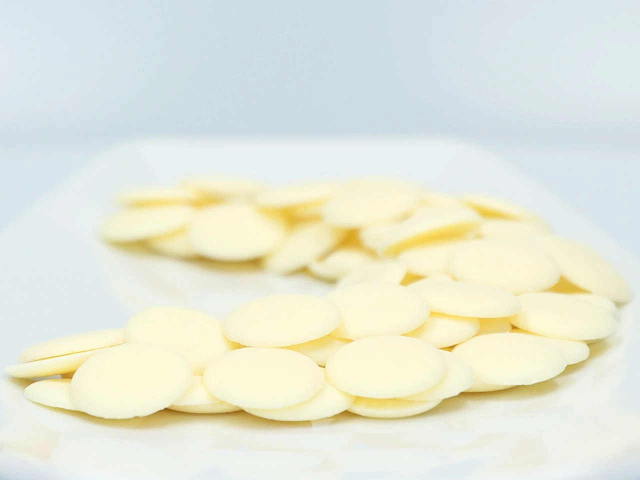 CARMA: White Nuit Blanche 37 %, Weiße Edel-Kuvertüre, 250 G 3 CARMA: White Nuit Blanche 37 %, Weiße Edel-Kuvertüre, 250 G