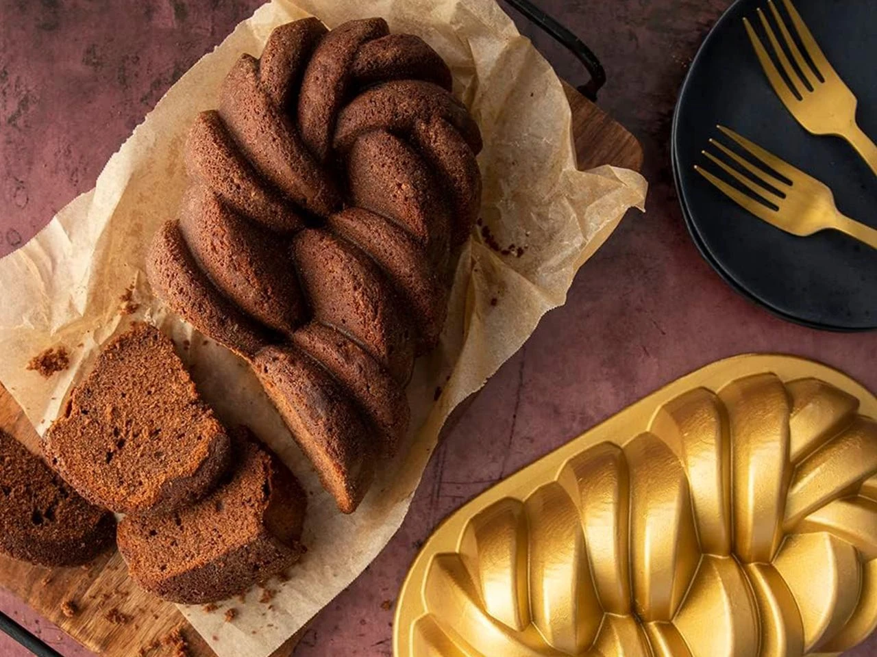 Nordic Ware: Aluguss-Backform 75th Anniversary Braided Loaf, Antihaft, 1,4 L, 24,5 X 13 X 7,5 Cm 6 Nordic Ware: Aluguss-Backform 75th Anniversary Braided Loaf, Antihaft, 1,4 L, 24,5 X 13 X 7,5 Cm – Bild 4