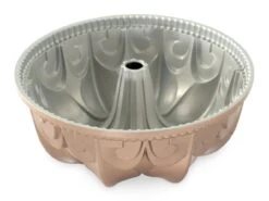 Nordic Ware: Aluguss-Backform Fleur De Lis Bundt Pan, Antihaft, 2,4 L, 22,5 X 9,5 Cm 8 Nordic Ware: Aluguss-Backform Fleur De Lis Bundt Pan, Antihaft, 2,4 L, 22,5 X 9,5 Cm -Lebensmittelgeschäft b89752