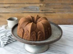 Nordic Ware: Aluguss-Backform Fleur De Lis Bundt Pan, Antihaft, 2,4 L, 22,5 X 9,5 Cm 9 Nordic Ware: Aluguss-Backform Fleur De Lis Bundt Pan, Antihaft, 2,4 L, 22,5 X 9,5 Cm -Lebensmittelgeschäft b89753