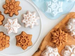 Nordic Ware: Aluguss-Backform Frozen Snowflakes, Antihaft, 700 Ml, 6 Mulden á 8 X 3,5 Cm