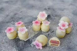 Hohlkörper Mit Waffeleinlage Weiße Schokolade 63 Stück